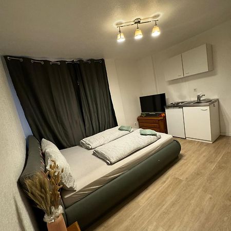 Moebliertes Zimmer Mit Tv, Internet & Kompletter Ausstattung In Bonn-Mehlem Apartamento Exterior foto